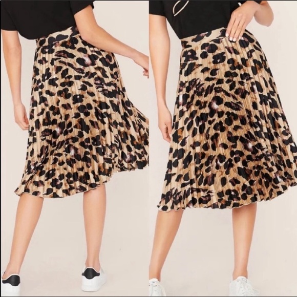 PLEATED LEOPARD SKIRT - Picture 2 of 3